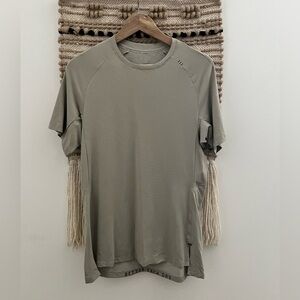 Lululemon Men's Light Grey License To Train Gym Workout T-Shirt